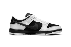 Nike SB Dunk Low X TIGHTBOOTH